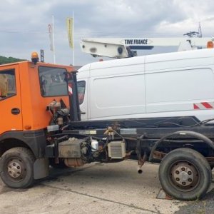 foto 4x4 hák 6.5t komunál BU200 +ZIMA sypač kontejner Bucher